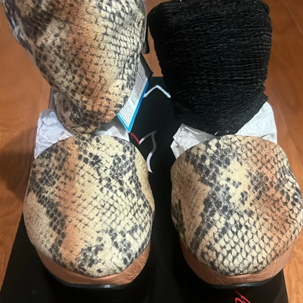 Womens Snake-Print Wedge Sandals in Tan and Black